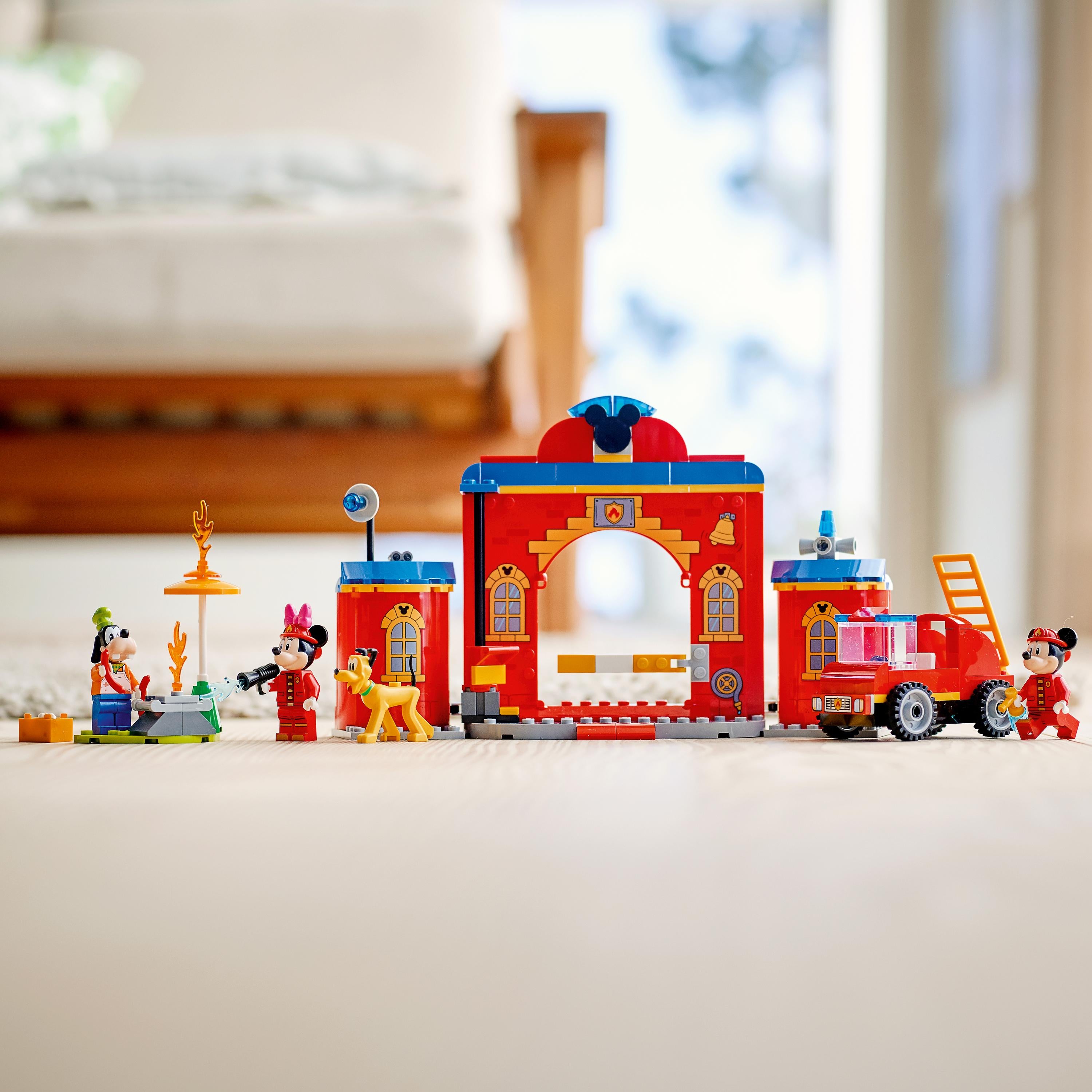 Lego Mickey and Friends Fire Truck  Station