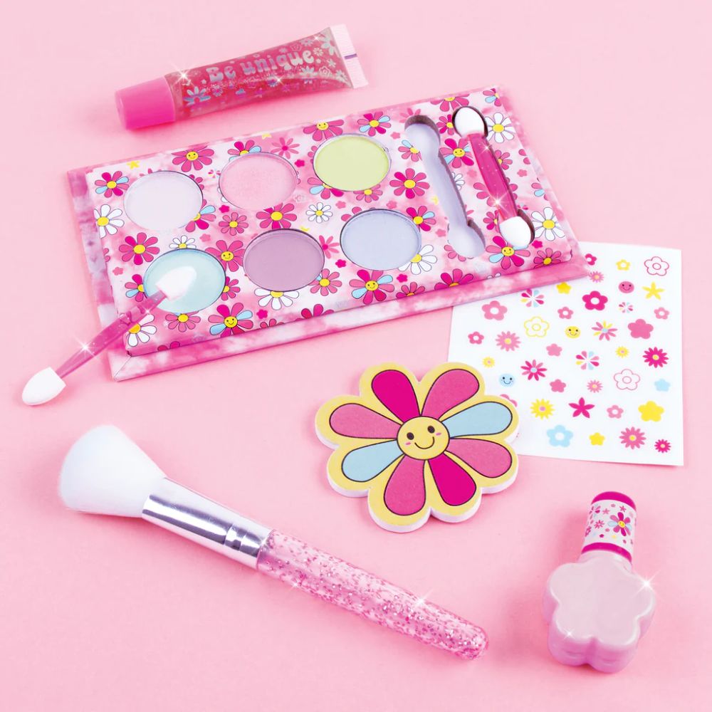 Make It Real Blooming Beauty Cosmetic Set Make It Real Blooming Beauty Cosmetic Set