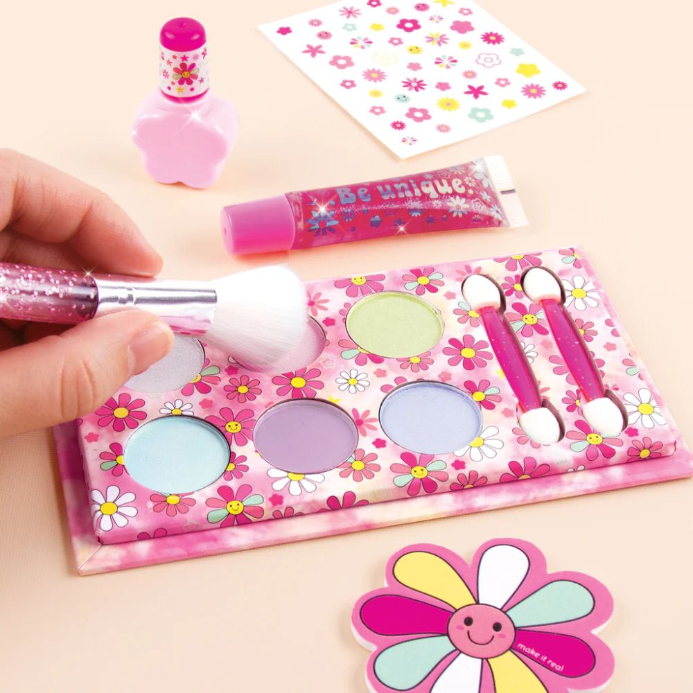Make It Real - Light-Up Cosmetic Kit - Kids Makeup Case with Mirror and  Lights for Girls and Tweens - Includes Eyeshadow, Nail Polish, Blush, Lip  Gloss, Nail File, Makeup Brushes