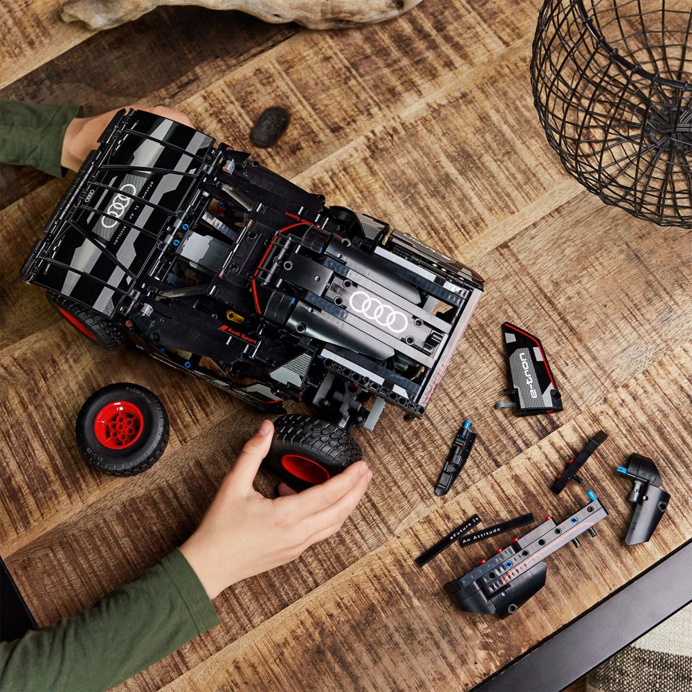 LEGO® TECHNIC™ Audi RS Q e-tron LEGO® TECHNIC™ Audi RS Q e-tron