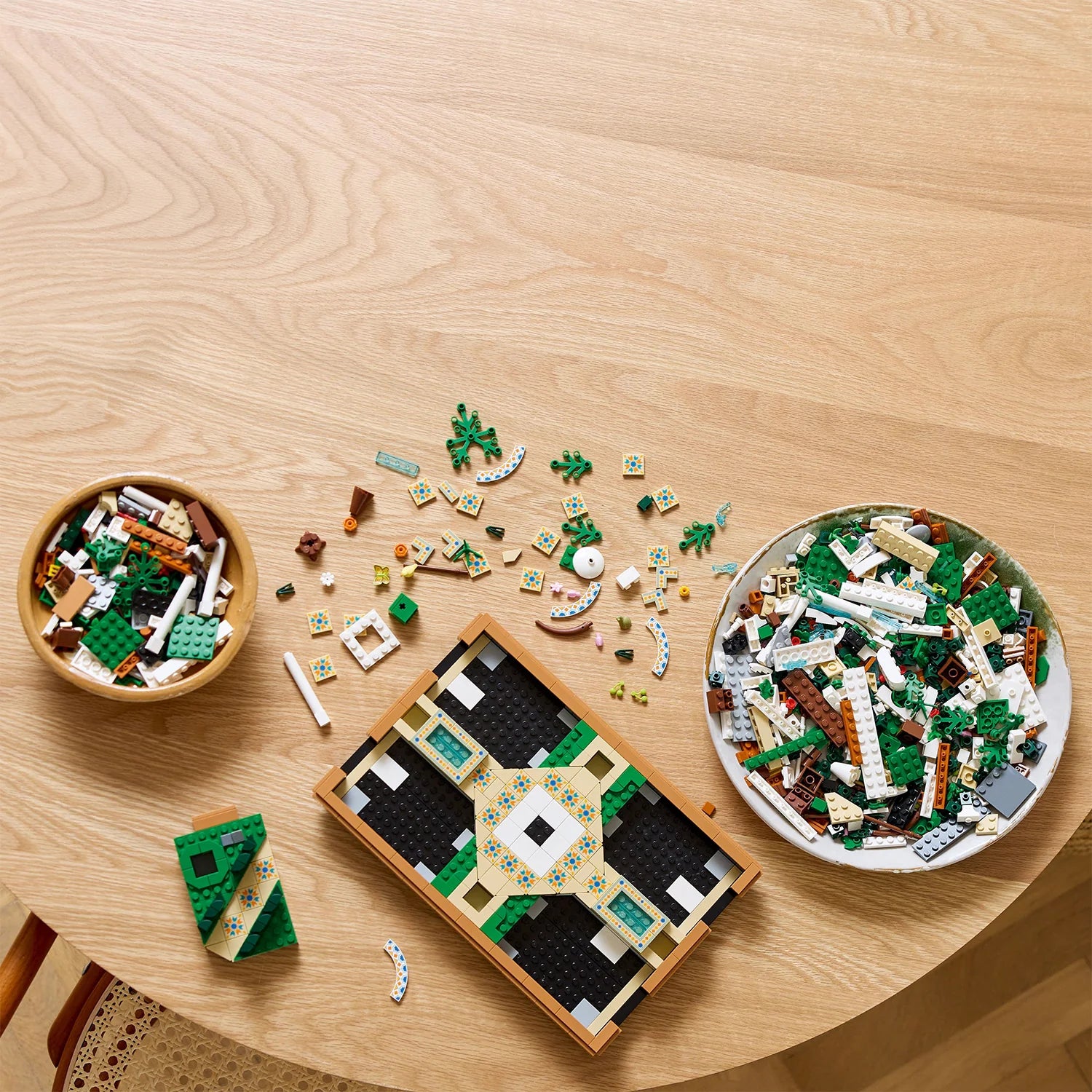 LEGO® ICONS™ Fountain Garden LEGO® ICONS™ Fountain Garden