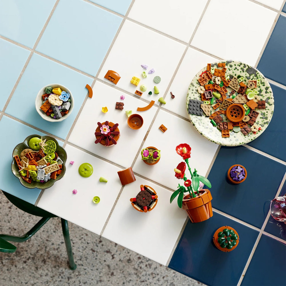 LEGO® ICONS™ Tiny Plants LEGO® ICONS™ Tiny Plants