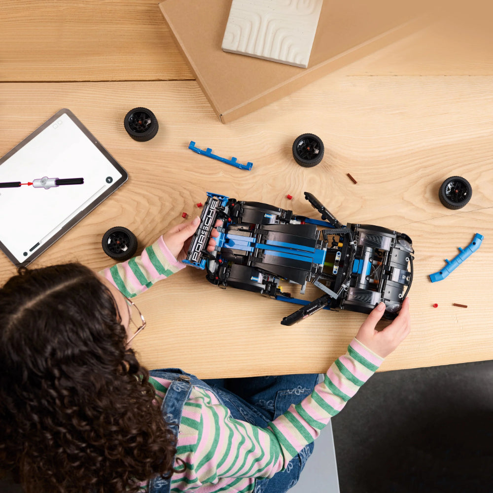 LEGO® Technic™ Porsche GT4 e-Performance Race Car LEGO® Technic™ Porsche GT4 e-Performance Race Car