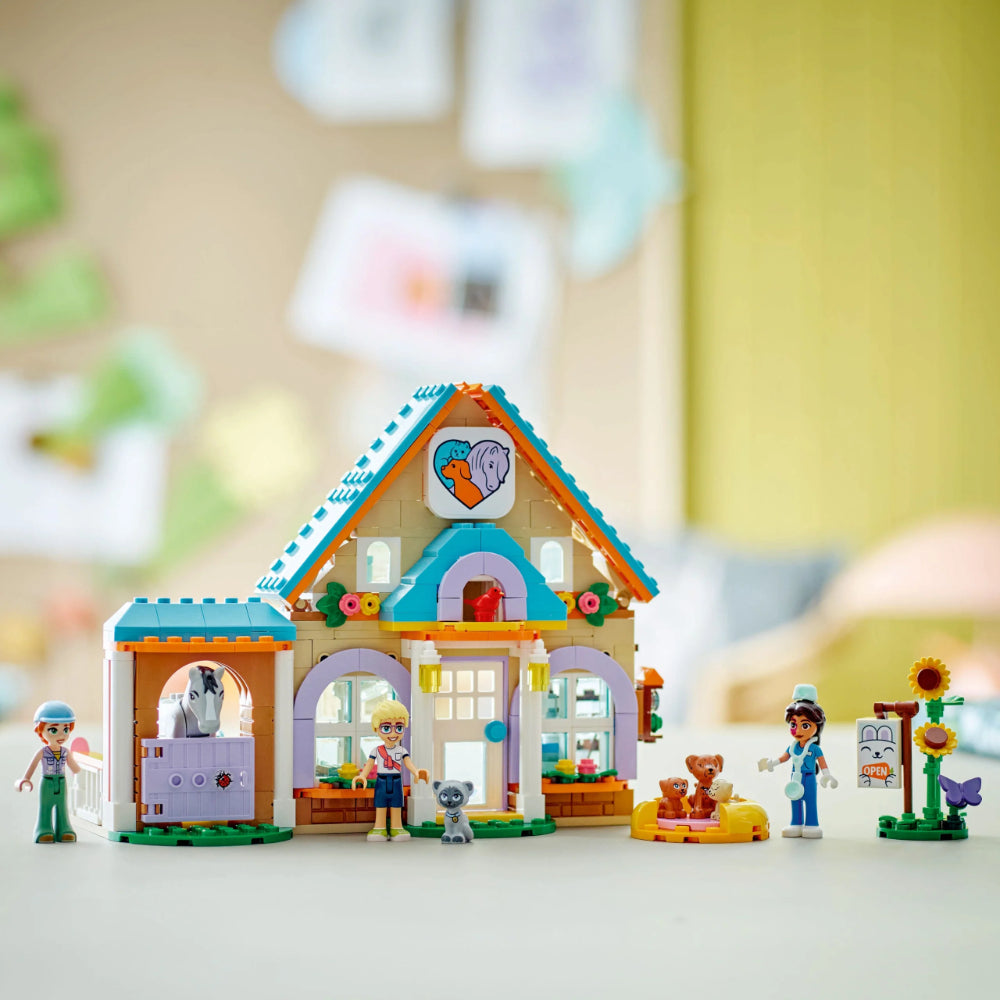 LEGO® Friends™ Horse and Pet Vet Clinic LEGO® Friends™ Horse and Pet Vet Clinic