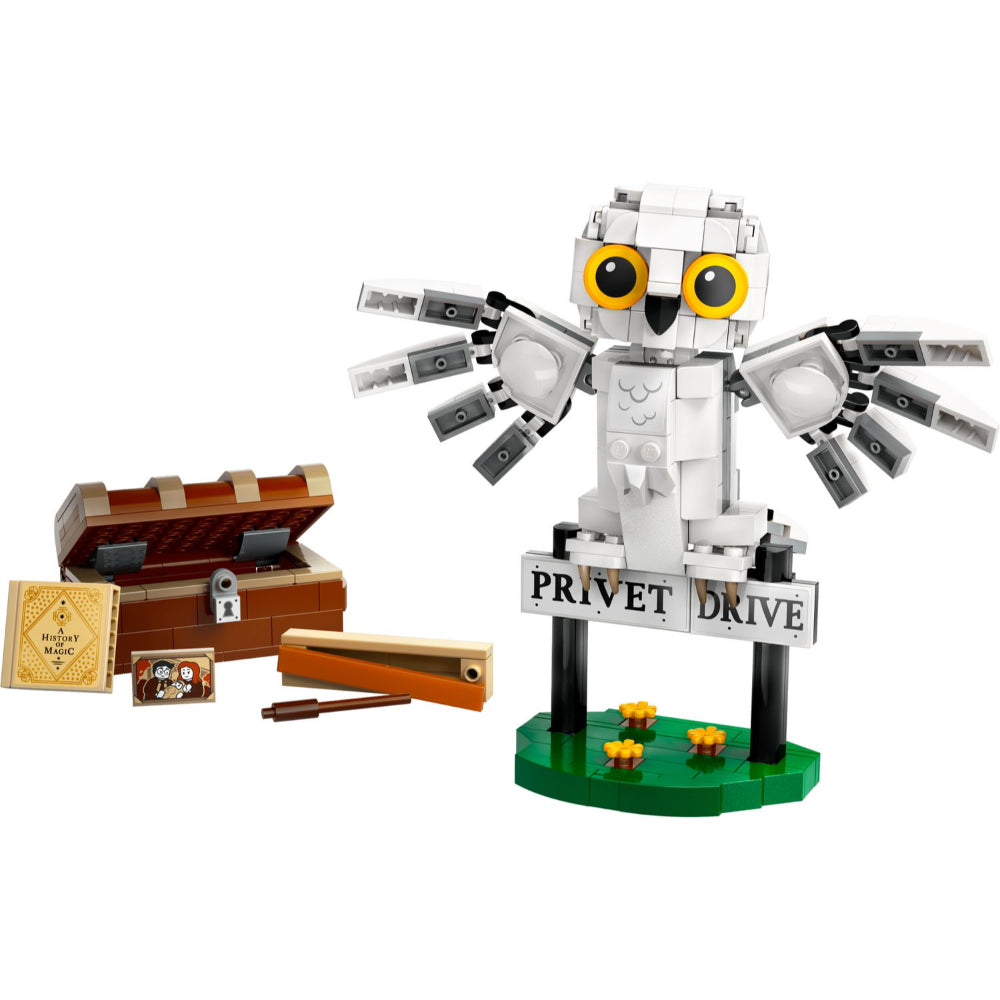 LEGO® Harry Potter™ Hedwig™ at 4 Privet Drive LEGO® Harry Potter™ Hedwig™ at 4 Privet Drive