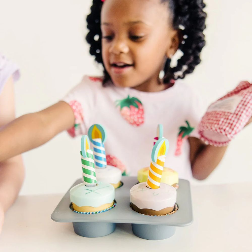 Melissa & doug bake & decorate cupcake set hotsell