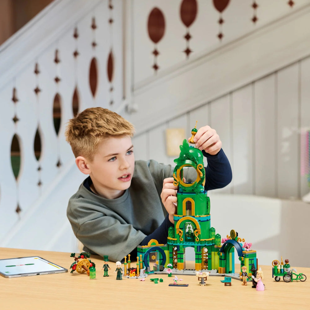 LEGO® Wicked Welcome to Emerald City LEGO® Wicked Welcome to Emerald City