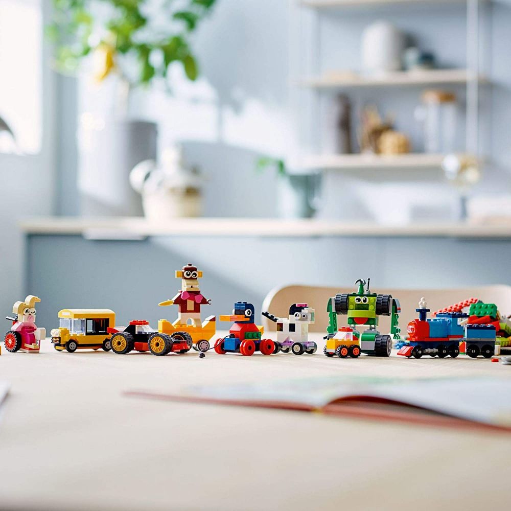Lego Classic Bricks and Wheels