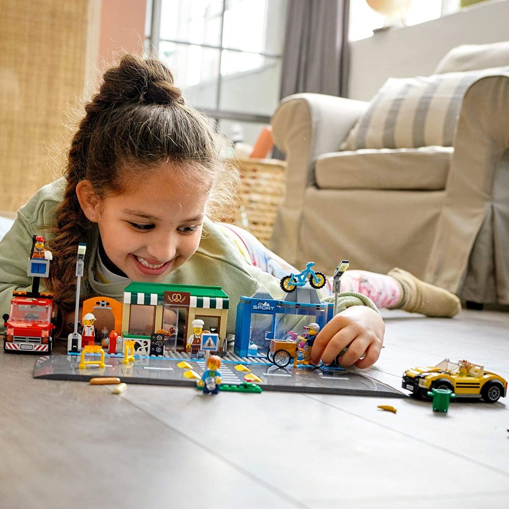Lego City Shopping Street (533 Peices)