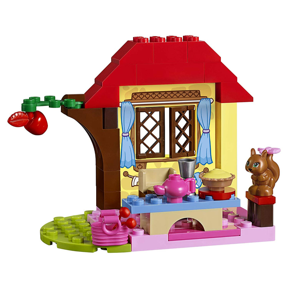 Lego juniors snow 2024 white's forest cottage