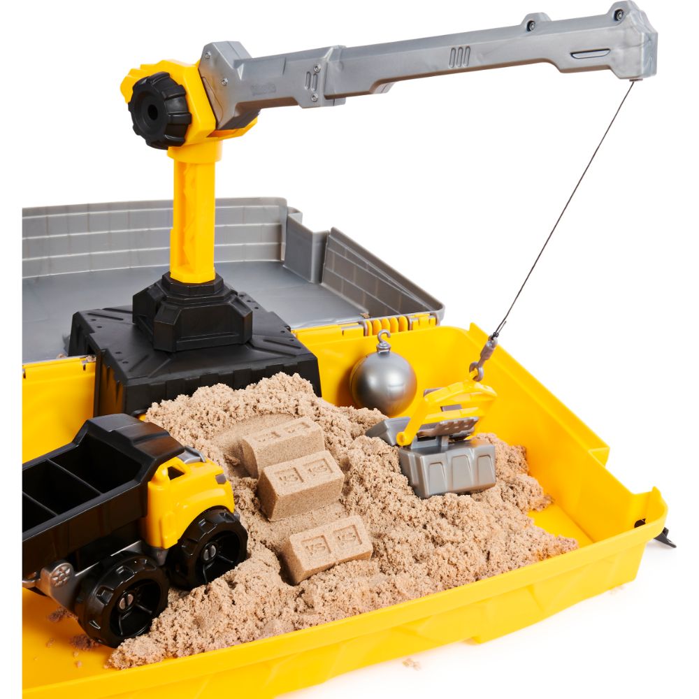 Kinetic Sand, Construction Site Folding Sandbox Playset with Vehicle and 2lbs Kinetic Sand