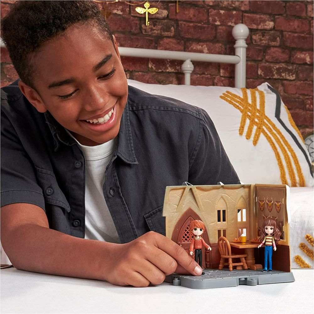 Harry Potter Wizarding World Magical Mini Three Broomsticks Playset-Ron & H Harry Potter Wizarding World Magical Mini Three Broomsticks Playset-Ron & H