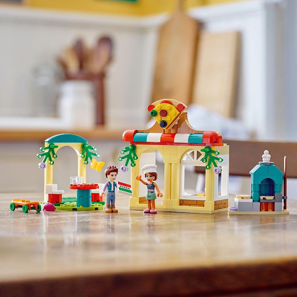 Lego Heart lake City Pizzeria