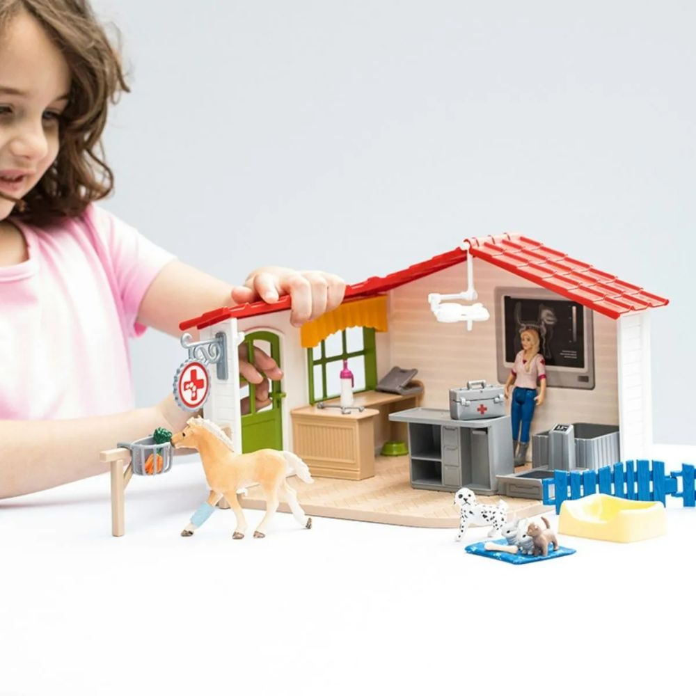 Schleich Veterinarian Practice with Pets